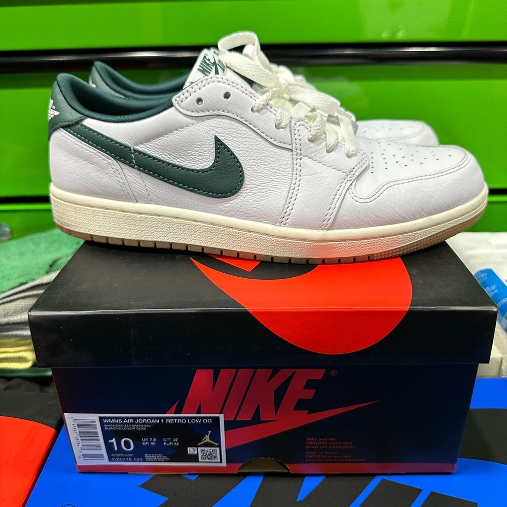 Air Jordan 1 Low OG - Size 10W/8.5M - USED